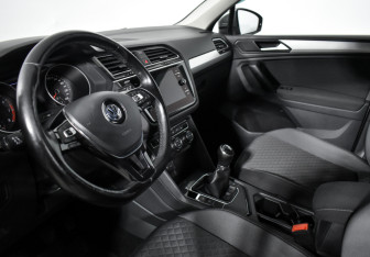 Подержанный автомобиль Volkswagen Tiguan 2019 года (9 фото)