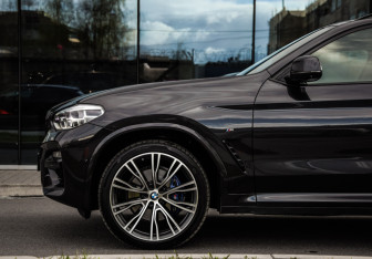 Подержанный автомобиль BMW X4 2021 года (11 фото)