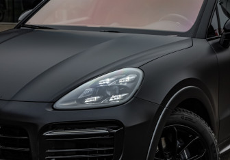 Подержанный автомобиль Porsche Cayenne 2021 года (2 фото)