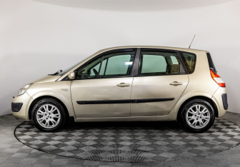 Подержанный автомобиль Renault Scenic 2006 года (8 фото)