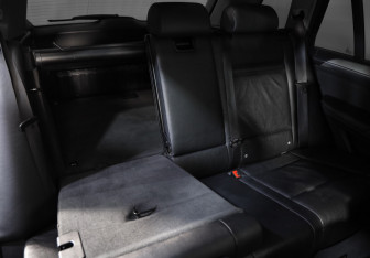 Подержанный автомобиль BMW X5 2010 года (28 фото)