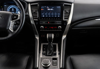 Подержанный автомобиль Mitsubishi Pajero Sport 2021 года (13 фото)