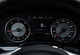 Подержанный автомобиль Volkswagen Touareg 2019 года (17 фото)