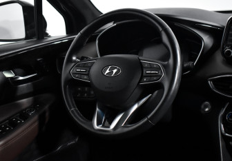 Подержанный автомобиль Hyundai Santa Fe 2019 года (20 фото)