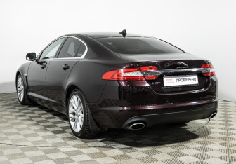 Подержанный автомобиль Jaguar XF Sedan 2015 года (7 фото)