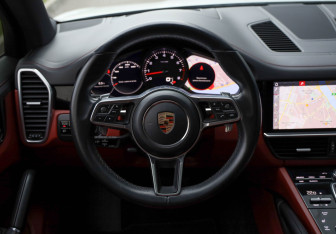 Подержанный автомобиль Porsche Cayenne 2019 года (9 фото)
