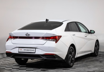 Подержанный автомобиль Hyundai Elantra Sedan 2021 года (5 фото)