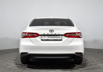 Подержанный автомобиль Toyota Camry Sedan 2018 года (6 фото)