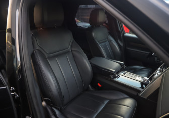 Подержанный автомобиль Land Rover Discovery 2018 года (29 фото)