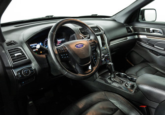 Подержанный автомобиль Ford Explorer 2018 года (11 фото)