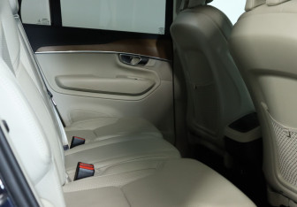Подержанный автомобиль Volvo XC90 2018 года (22 фото)