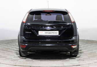 Подержанный автомобиль Ford Focus Hatchback 2011 года (6 фото)