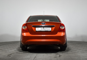 Подержанный автомобиль Ford Focus Sedan 2008 года (6 фото)