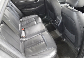 Подержанный автомобиль Hyundai Sonata 2023 года (13 фото)