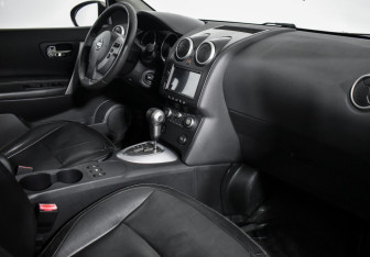 Подержанный автомобиль Nissan Qashqai 2008 года (13 фото)