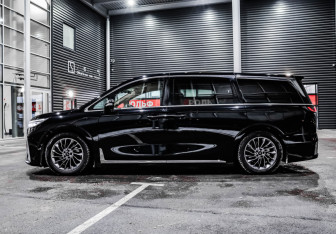 Подержанный автомобиль Voyah Dream 2023 года (9 фото)