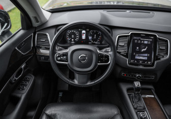 Подержанный автомобиль Volvo XC90 2016 года (14 фото)