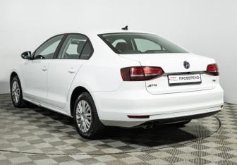 Подержанный автомобиль Volkswagen Jetta Sedan 2017 года (7 фото)