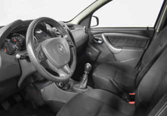 Подержанный автомобиль Renault Duster 2016 года (8 фото)