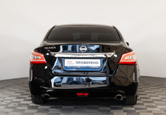 Подержанный автомобиль Nissan Teana 2014 года (5 фото)