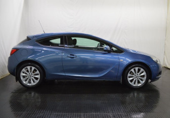 Подержанный автомобиль Opel Astra Hatchback 2014 года (4 фото)