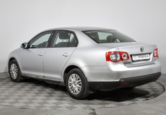 Подержанный автомобиль Volkswagen Jetta Sedan 2008 года (7 фото)