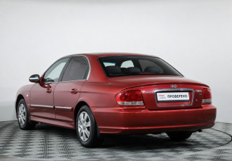 Подержанный автомобиль Hyundai Sonata 2006 года (7 фото)
