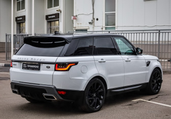 Подержанный автомобиль Land Rover Range Rover Sport 2019 года (6 фото)