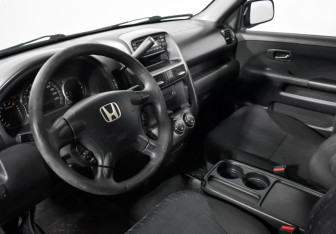 Подержанный автомобиль Honda CR-V 2005 года (9 фото)