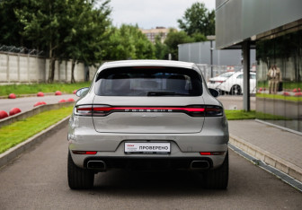 Подержанный автомобиль Porsche Macan 2019 года (7 фото)