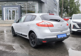 Подержанный автомобиль Renault Megane Hatchback 2013 года (6 фото)