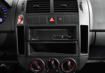 Подержанный автомобиль Volkswagen Polo Hatchback 2002 года (18 фото)