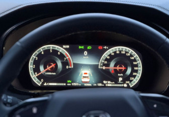 Подержанный автомобиль Changan CS95 2023 года (13 фото)