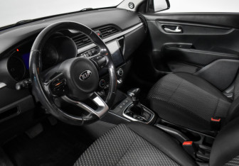 Подержанный автомобиль Kia Rio Sedan 2017 года (9 фото)