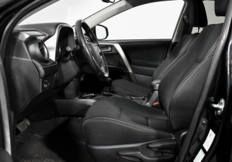 Подержанный автомобиль Toyota RAV4 2018 года (10 фото)