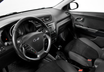 Подержанный автомобиль Kia Rio Hatchback 2016 года (9 фото)