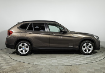 Подержанный автомобиль BMW X1 2013 года (4 фото)