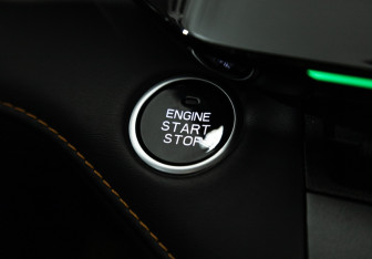 Подержанный автомобиль Changan UNI-V 2023 года (23 фото)