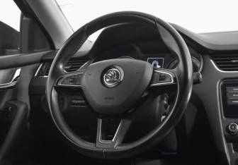 Подержанный автомобиль Skoda Octavia Liftback 2016 года (14 фото)