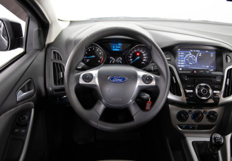 Подержанный автомобиль Ford Focus Hatchback 2012 года (10 фото)