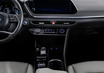 Подержанный автомобиль Hyundai Sonata 2021 года (12 фото)