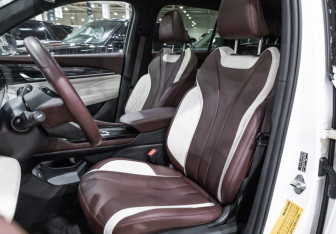Подержанный автомобиль Geely Monjaro 2023 года (16 фото)