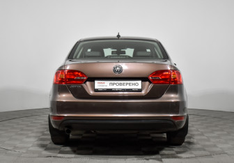 Подержанный автомобиль Volkswagen Jetta Sedan 2014 года (6 фото)