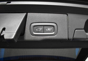 Подержанный автомобиль Volvo XC60 2021 года (18 фото)