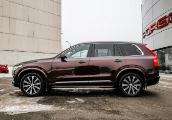 Подержанный автомобиль Volvo XC90 2019 года (10 фото)