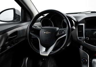 Подержанный автомобиль Chevrolet Cruze Sedan 2012 года (15 фото)