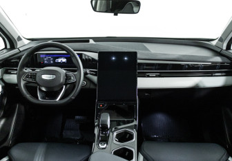 Подержанный автомобиль Geely Atlas 2023 года (13 фото)