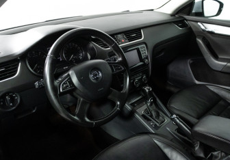 Подержанный автомобиль Skoda Octavia Liftback 2013 года (12 фото)
