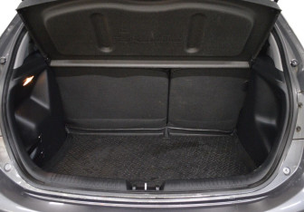 Подержанный автомобиль Kia Rio Hatchback 2016 года (16 фото)