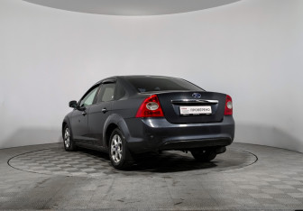 Подержанный автомобиль Ford Focus Sedan 2008 года (7 фото)